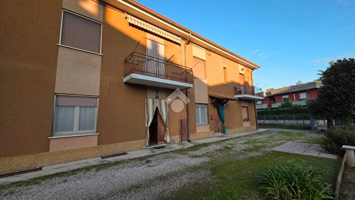 Appartamento trilocale in vendita in Via Giuseppe Mazzini, Valeggio Sul Mincio