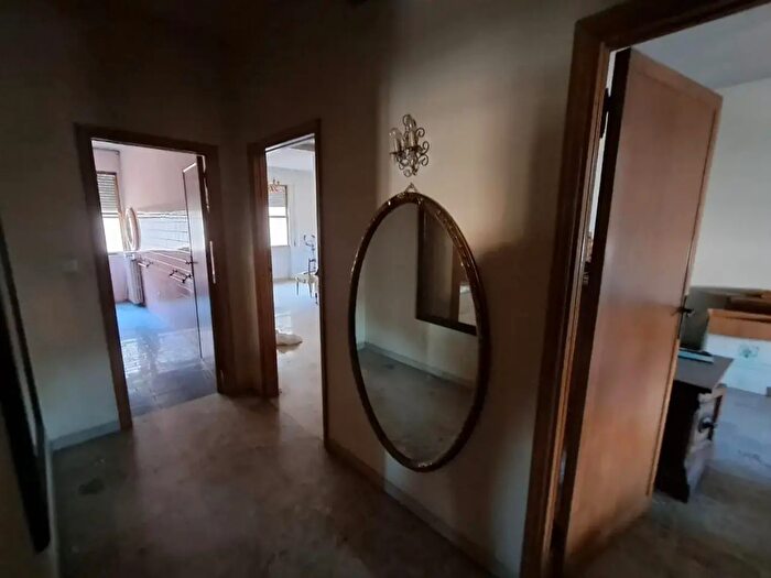 Appartamento con 14 locali in vendita in Cascina