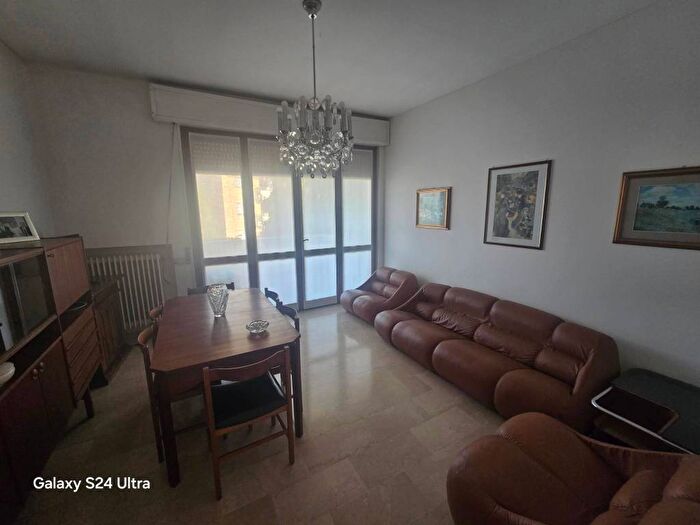 Appartamento trilocale in vendita in Via Luigi Cadorna, Centro Storico, Crema