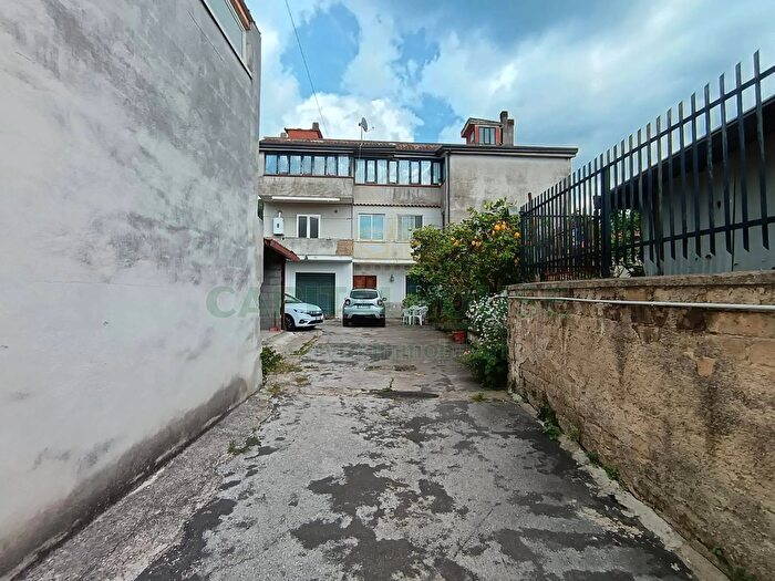 Appartamento quadrilocale in vendita in Via Casa Funaro, Castel Morrone