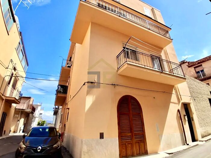 Casa con 7 locali in vendita in Via Adua, Castellammare Del Golfo