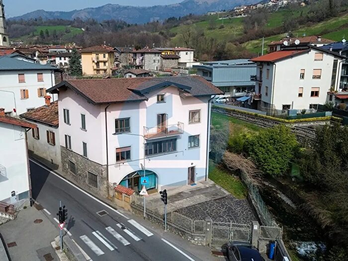 Casa con 12 locali in vendita in Via Moscheni, Cerete