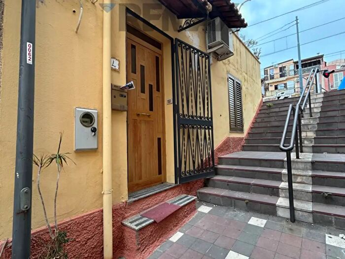 Appartamento quadrilocale in vendita in Francesco Aurelio di Bella, Roccalumera