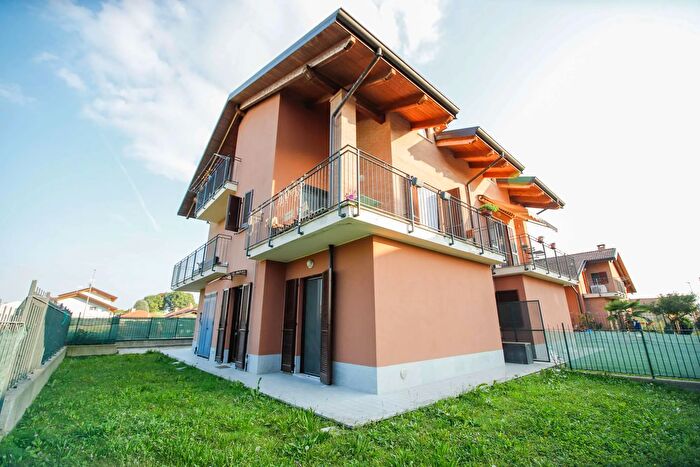 Appartamento trilocale in vendita in Via Avogadro, San Benigno Canavese