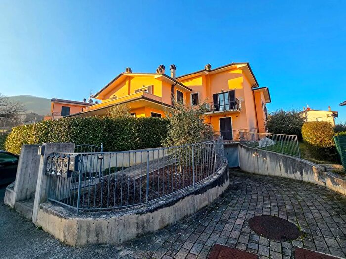 Appartamento quadrilocale in vendita in Via Toscanini, Belforte AllIsauro