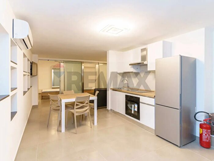 Appartamento trilocale in vendita in Via Francesca Corso, Catania