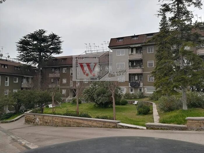 Appartamento quadrilocale in vendita in Via Camaldolilli, Napoli