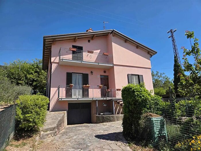 Casa quadrilocale in vendita in Via Assisana, Assisi
