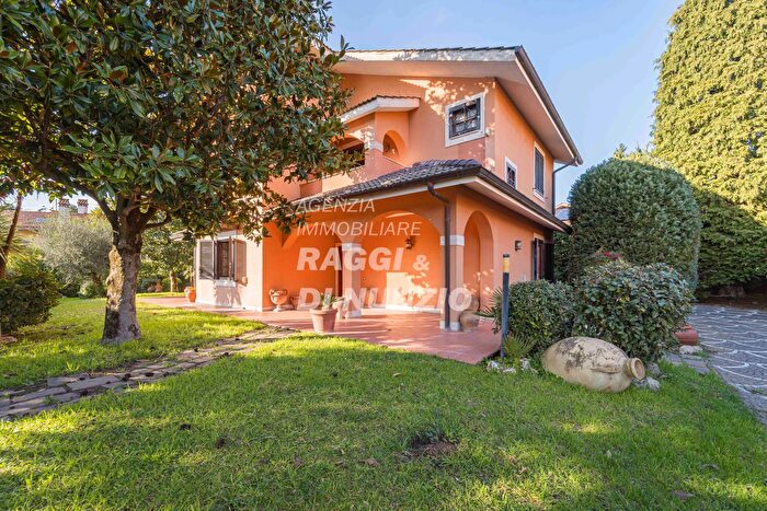 Casa con 14 locali in vendita in Via della Pedica, Grottaferrata