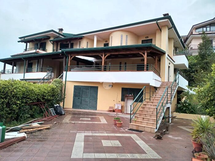 Casa con 7 locali in vendita in Via delle Querce, Castrolibero