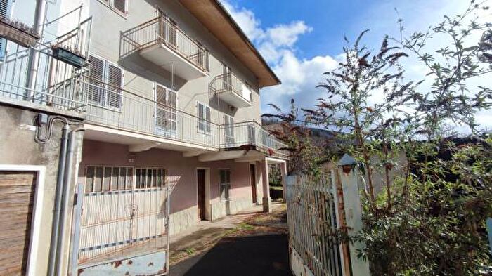 Casa con 6 locali in vendita in Via Vecchia, Frassino