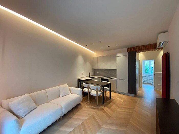 Appartamento trilocale in affitto in Via Rosolino Pilo, Porta Venezia, Milano