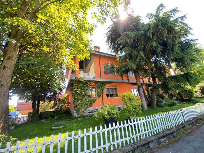 Casa con 9 locali in vendita in Piacenza