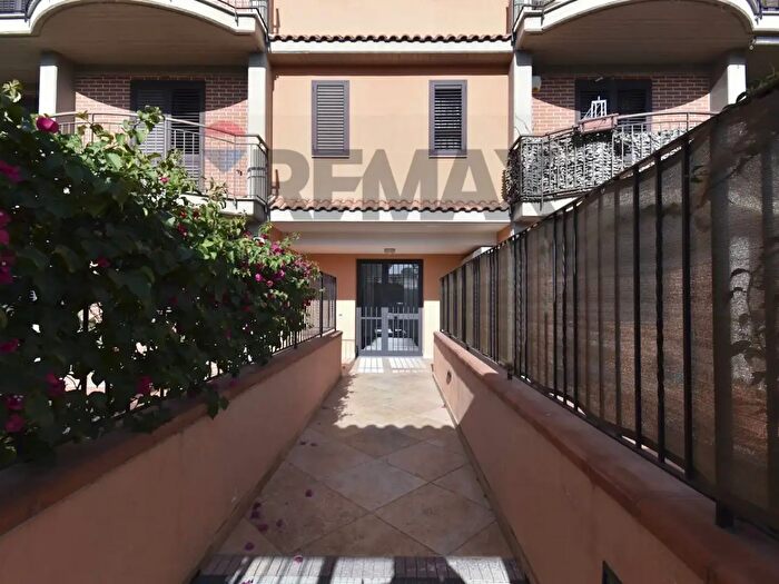 Appartamento con 5 locali in vendita in Via Emanuele Macrì, Acireale