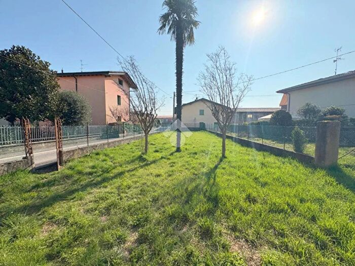 Casa con 5 locali in vendita in Via Parini, Castelli Calepio