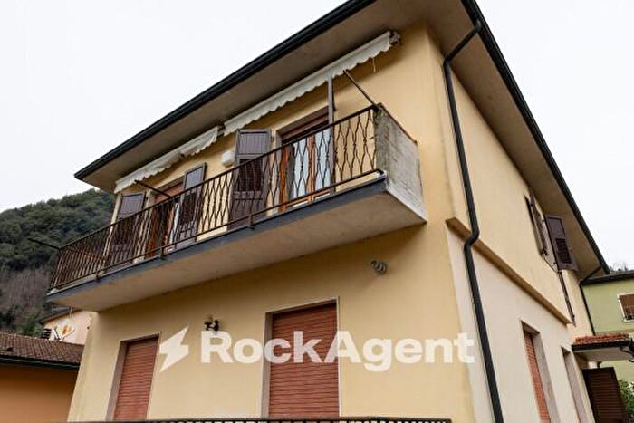 Appartamento quadrilocale in vendita in Via Roma, Fivizzano