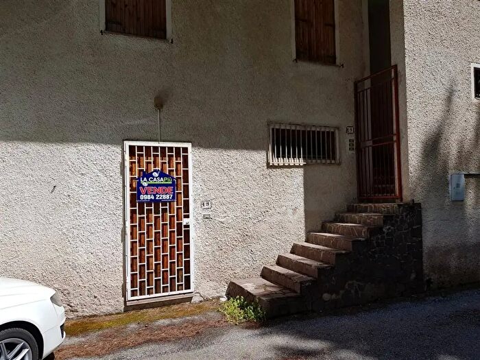 Appartamento bilocale in vendita in Via delle Ville, Spezzano Della Sila