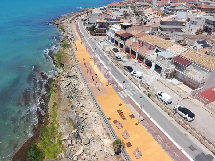 Casa con 6 locali in vendita in Via Cavaliere Luigi Bisani, Ragusa