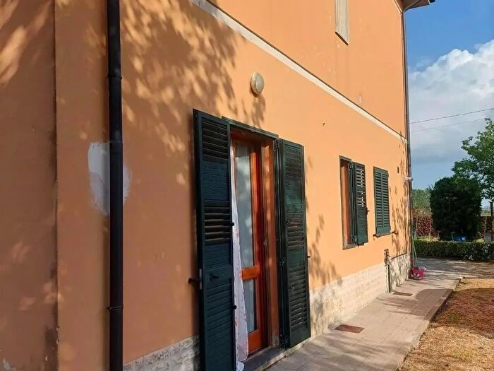 Casa con 10 locali in vendita in Castelfranco Di Sotto