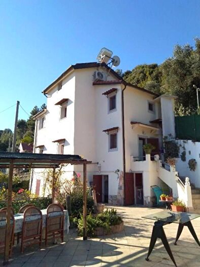 Casa quadrilocale in vendita in Strada degli Olandesi, Camporosso