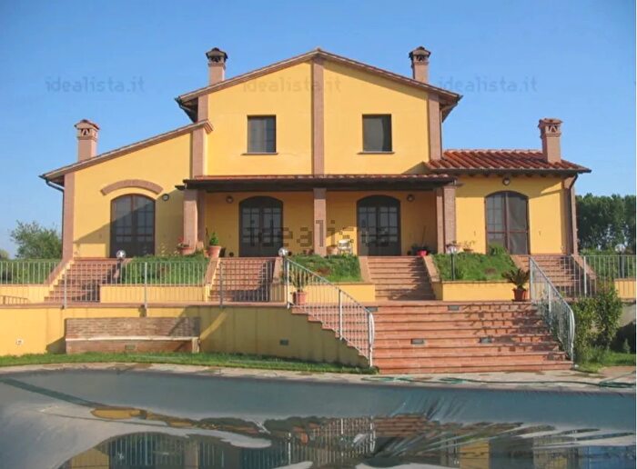 Casa con 8 locali in vendita in Via Barbata, Montopoli In Val DArno