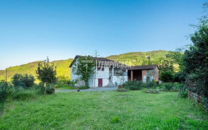 Casa con 6 locali in vendita in Via Marradese, Modigliana