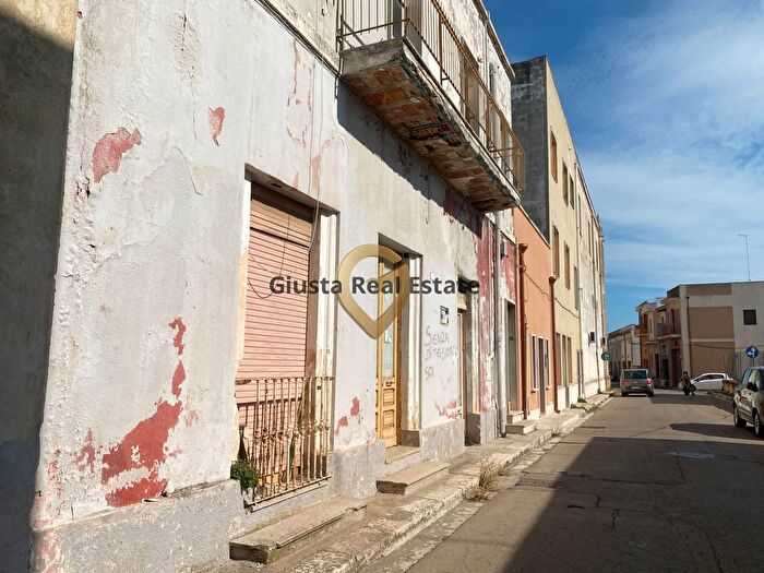 Casa con 10 locali in vendita in Via Francesco Petrarca, San Pietro Vernotico