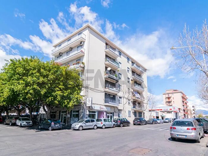 Appartamento con 6 locali in vendita in Via Eugenio Barsanti, Catania