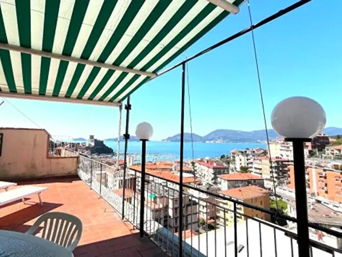 Appartamento trilocale in vendita in Via della Repubblica, Lerici