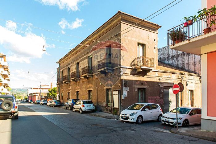 Casa con 17 locali in vendita in Via Vespri, Riposto