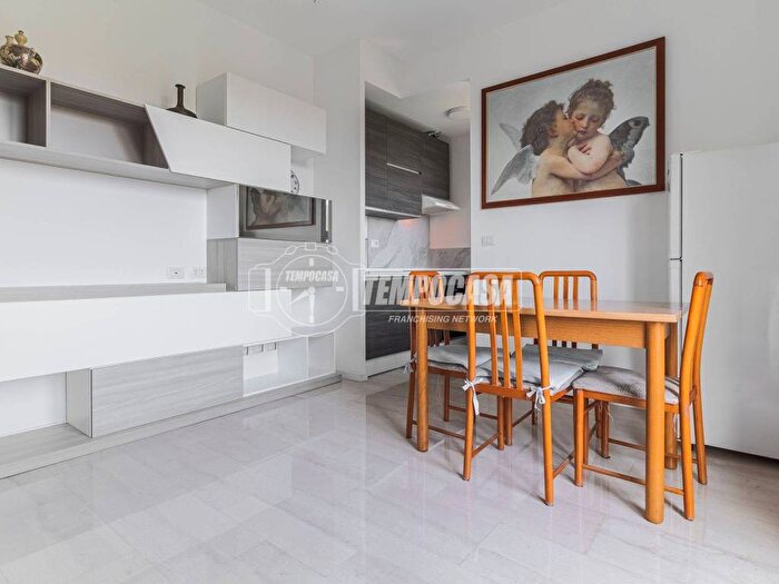 Appartamento trilocale in affitto in Via Fratelli Rosselli, Bologna Sulmona, Milano