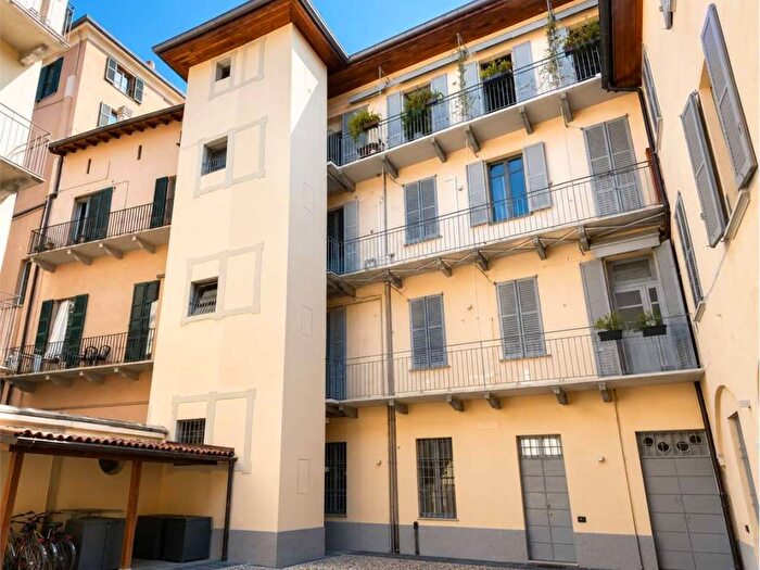 Appartamento bilocale in affitto in Via Vittorio Emanuele II, Centro Storico, Como