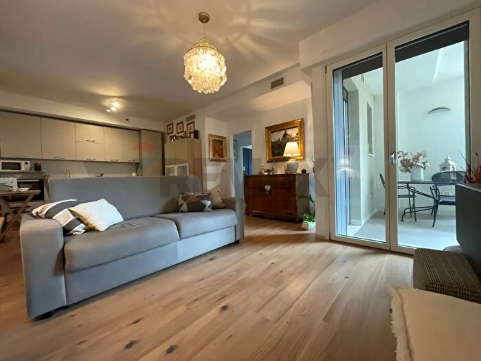 Appartamento trilocale in affitto in Via Re David, Bari