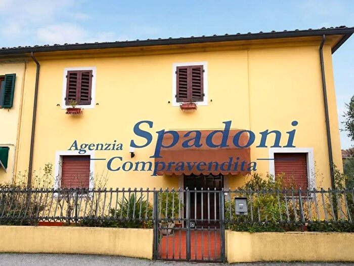 Casa con 8 locali in vendita in Monsummano Terme