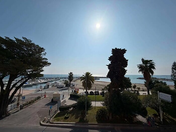 Appartamento trilocale in vendita in Via Cristoforo Colombo, Diano Marina