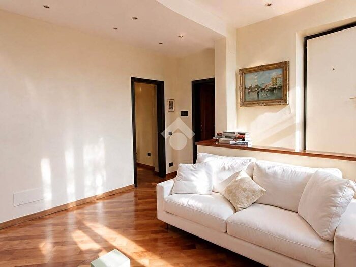 Appartamento trilocale in affitto in Via Ercole Ferrario, Dezza, Milano
