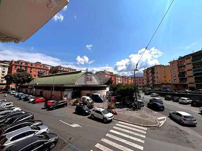 Appartamento con 5 locali in vendita in Via Filippo Casoni, Genova