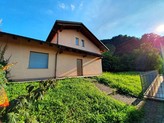 Casa con 5 locali in vendita in Via SantAntonio Serravalle Sesia Vercelli, Serravalle Sesia