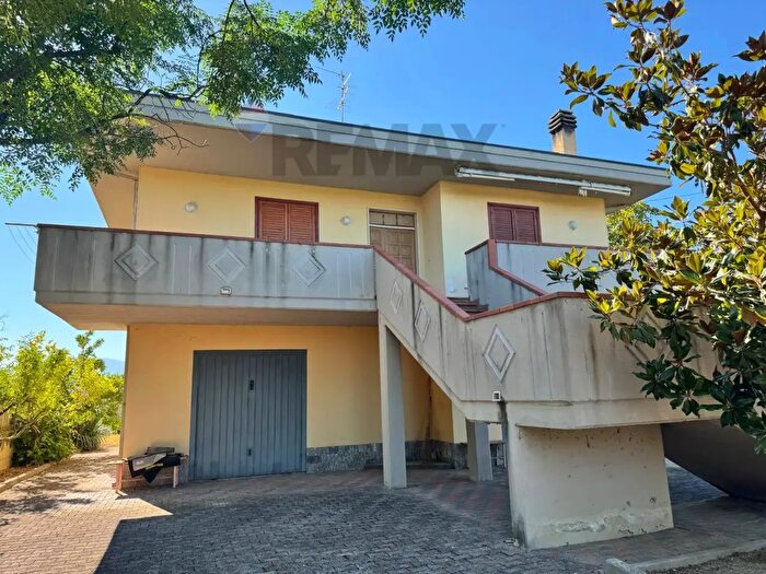 Casa quadrilocale in vendita in Via Marco Polo Snc, Pianella