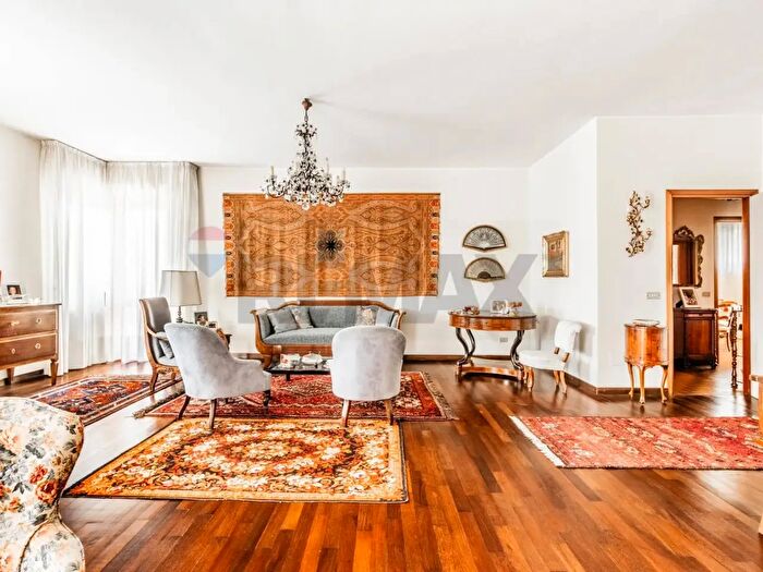 Appartamento con 5 locali in vendita in Via Palestro, Busto Arsizio