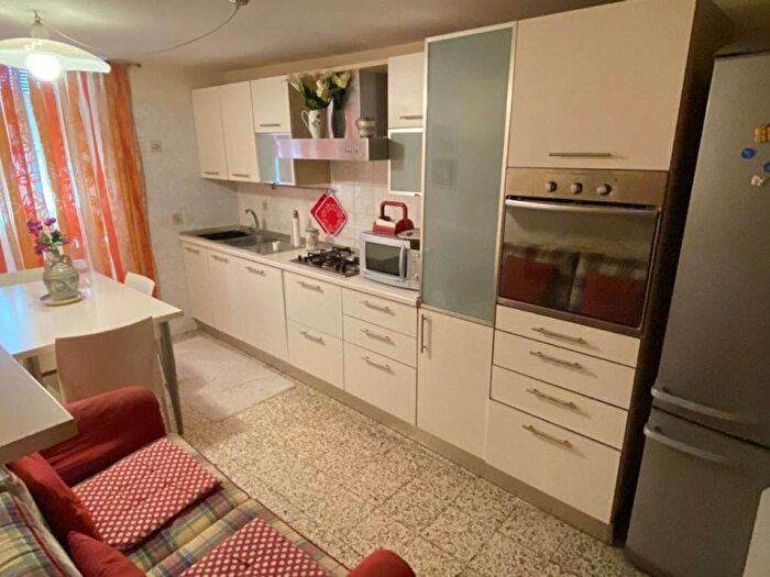 Appartamento trilocale in affitto in Piazza Umberto I, Centro, Caltagirone