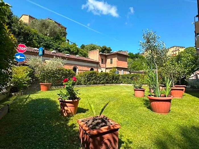 Appartamento con 5 locali in vendita in Siena