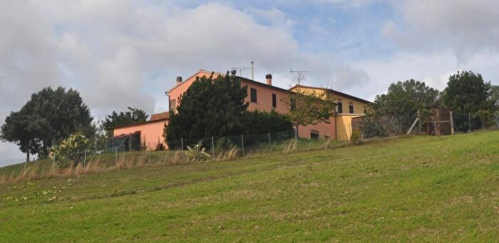 Casa con 12 locali in vendita in Santa Luce