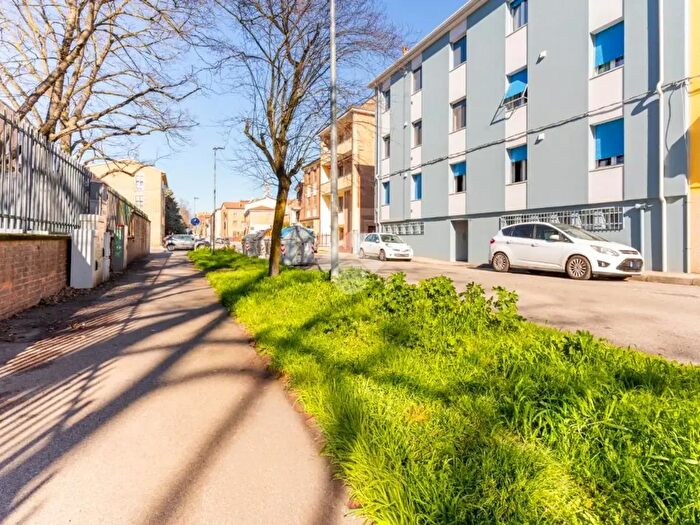 Appartamento trilocale in vendita in Via Cesare Goretti, Ferrara