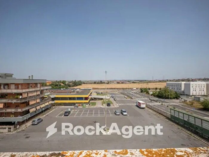 Appartamento con 5 locali in vendita in Via San Getullo, Roma