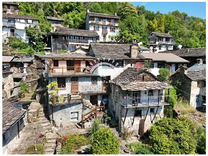 Casa con 6 locali in vendita in Via Grè, Valle Cannobina