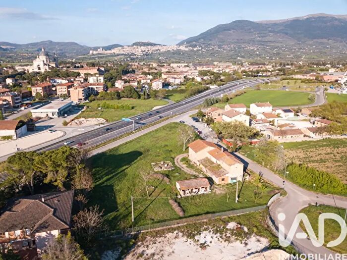 Casa con 5 locali in vendita in Via del Caminaccio, Assisi