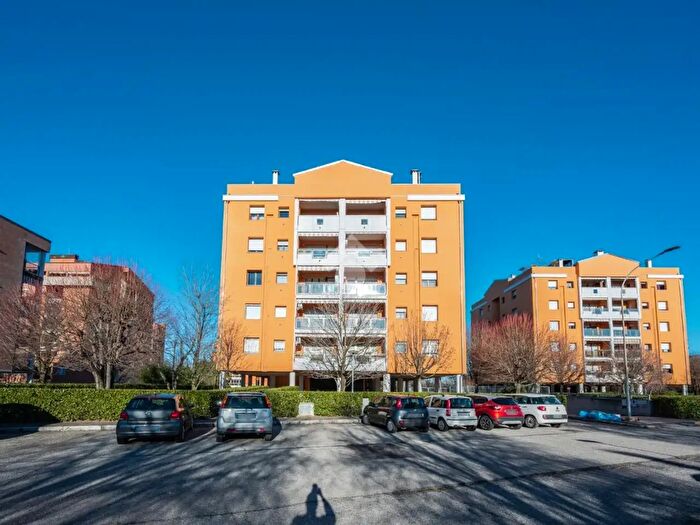 Appartamento trilocale in vendita in Via Roma, Zola Predosa