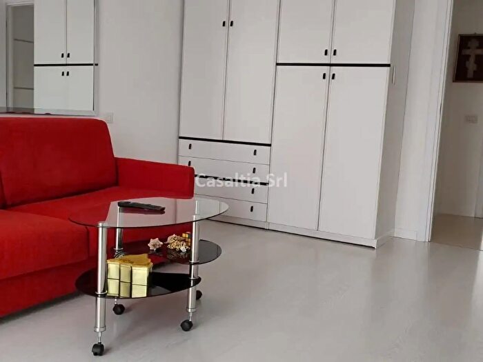 Appartamento trilocale in affitto in Largo Promessi Sposi, Milano