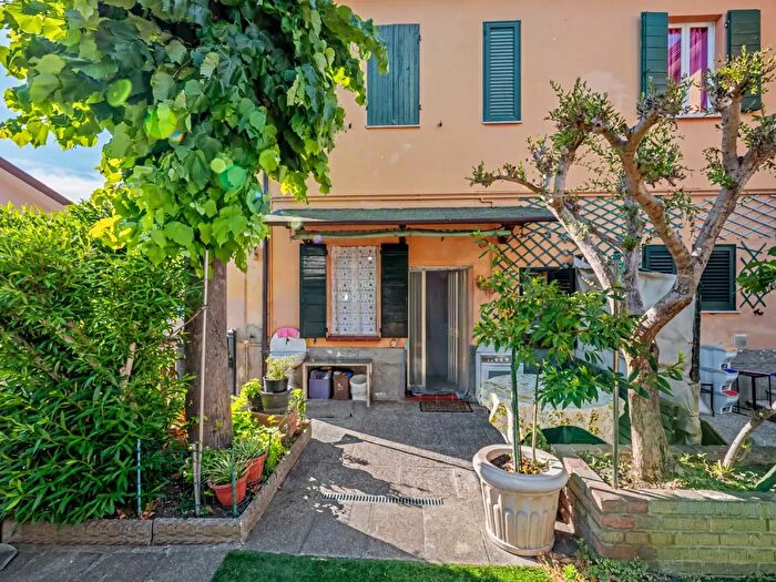 Appartamento trilocale in vendita in Via Azalee, Cervia